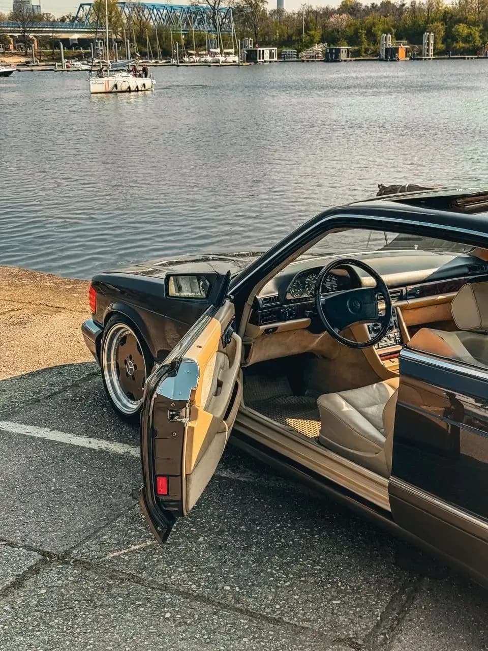 Mercedes-Benz 500 SEC — Luksusowe skórzane wnętrze