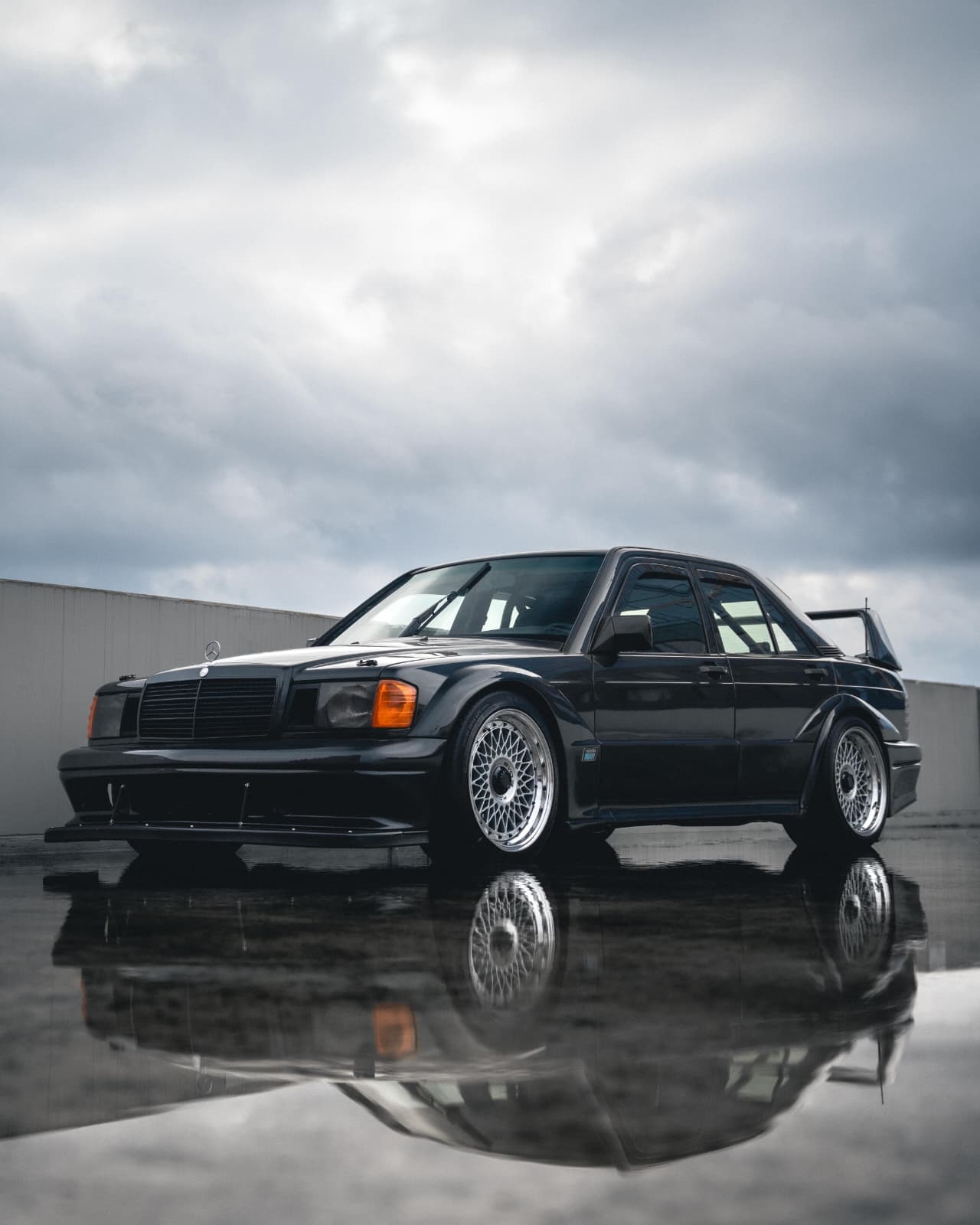Mercedes-Benz 560 SEC Classic Restomod — Sesja nocna
